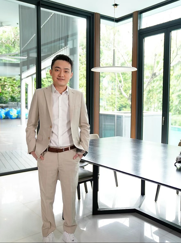 大语言模型的致命盲区：为什么AI总学不会反向思考？